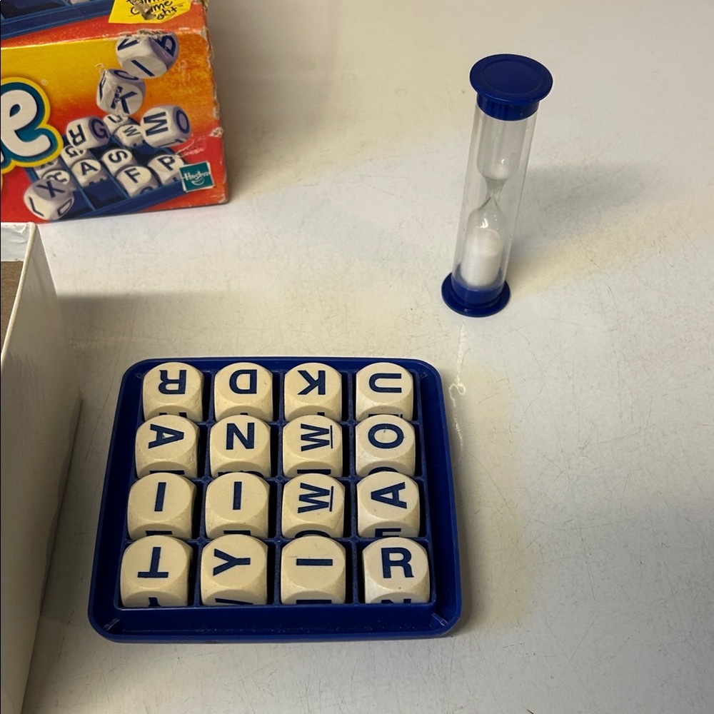 Boggle Word Search Game - Yellow Box - Picture 5 of 5